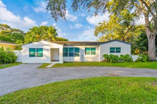 695 NE 160th St 0, Miami, FL 33162