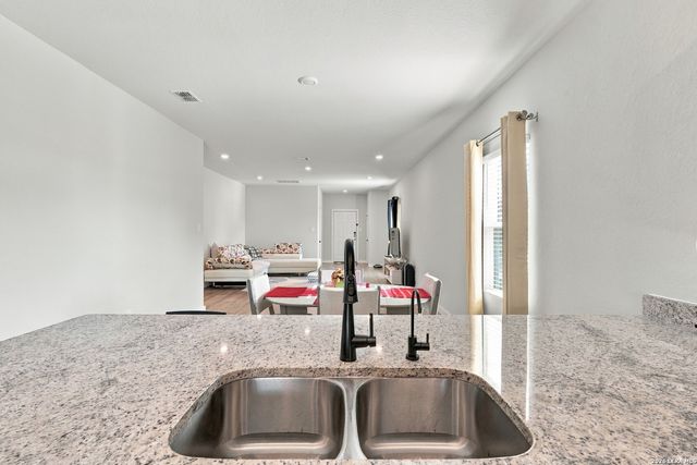 10738 GILMORE GDN, Converse, TX 78109