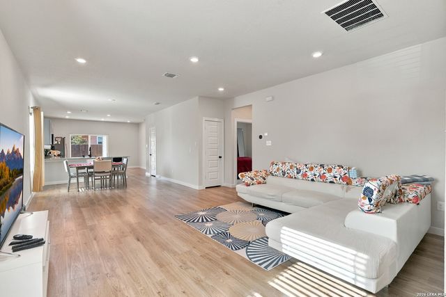 10738 GILMORE GDN, Converse, TX 78109