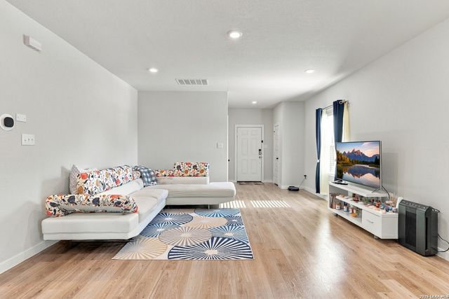 10738 GILMORE GDN, Converse, TX 78109