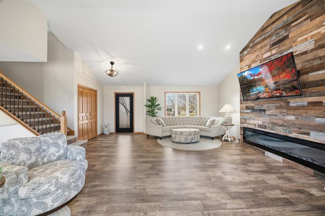 120 Callaway Court, Mankato, MN 56001