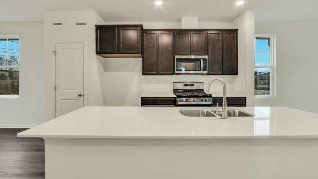 2053 Sequoia Avenue, Mundelein, IL 60060 — photo 4