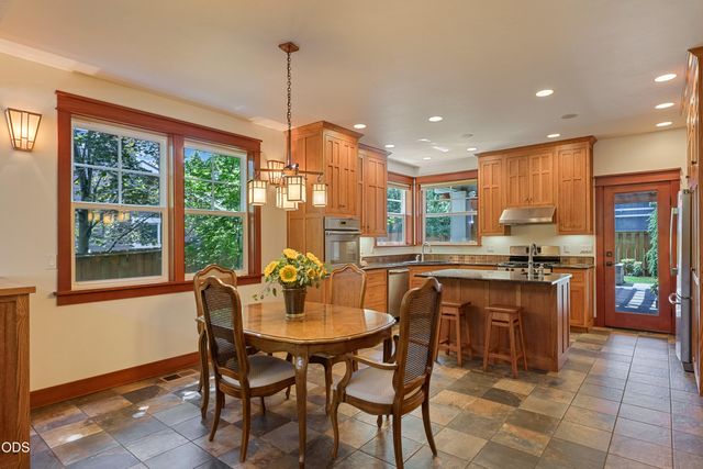 20385 Penhollow Lane, Bend, OR 97702