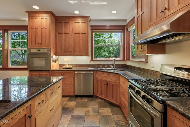 20385 Penhollow Lane, Bend, OR 97702