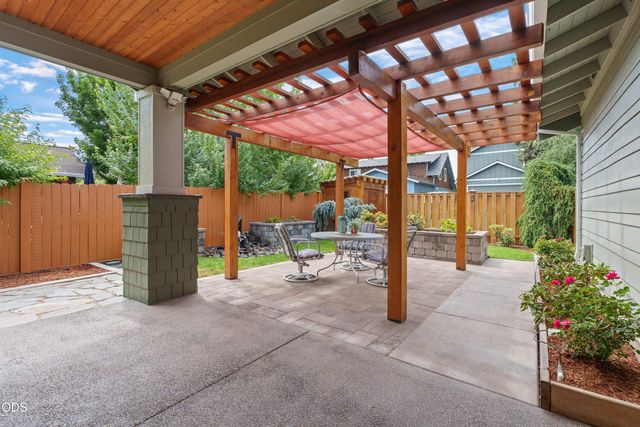 20385 Penhollow Lane, Bend, OR 97702
