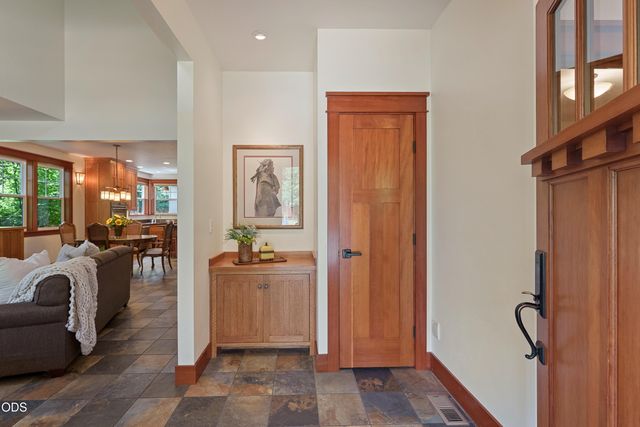 20385 Penhollow Lane, Bend, OR 97702