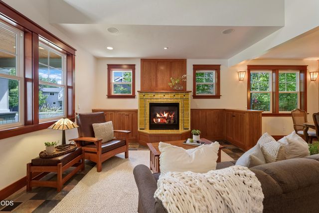 20385 Penhollow Lane, Bend, OR 97702