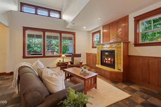 20385 Penhollow Lane, Bend, OR 97702
