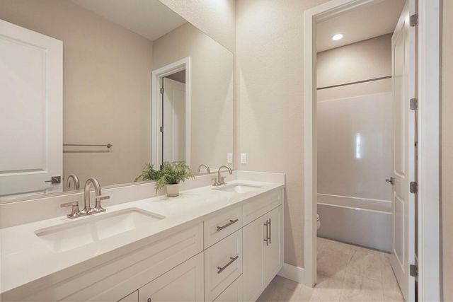 3040 Carrousel St, Lodi, CA 95242