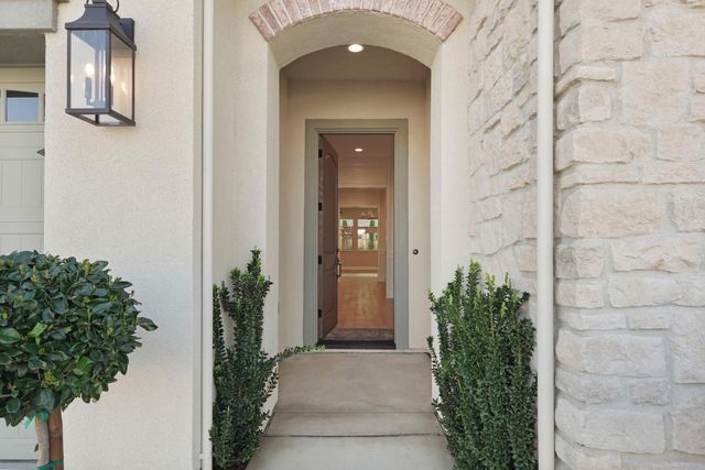 3040 Carrousel St, Lodi, CA 95242