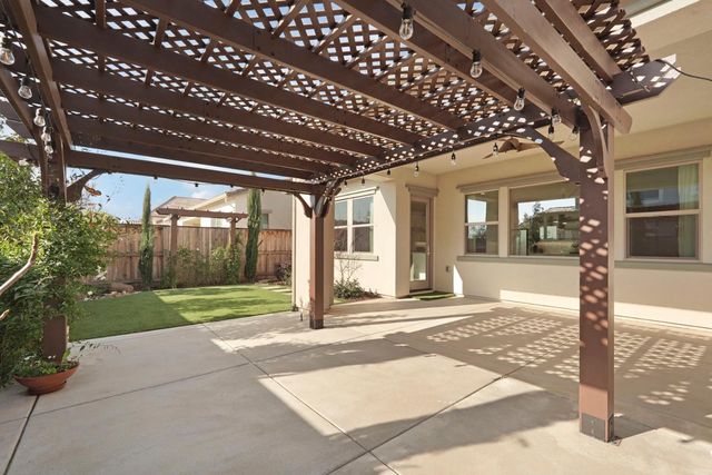 3040 Carrousel St, Lodi, CA 95242