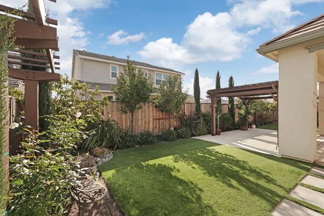 3040 Carrousel St, Lodi, CA 95242