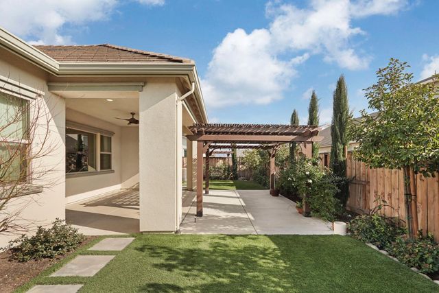 3040 Carrousel St, Lodi, CA 95242