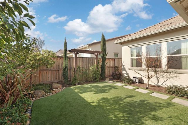 3040 Carrousel St, Lodi, CA 95242