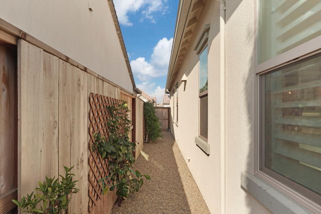 3040 Carrousel St, Lodi, CA 95242