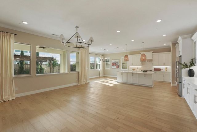 3040 Carrousel St, Lodi, CA 95242