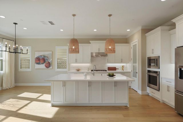 3040 Carrousel St, Lodi, CA 95242