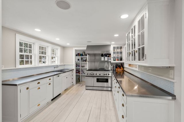 4 Claybrook Rd, Dover, MA 02030