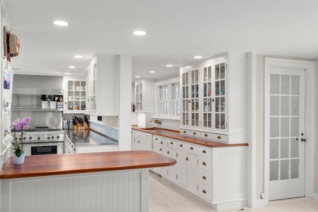 4 Claybrook Rd, Dover, MA 02030