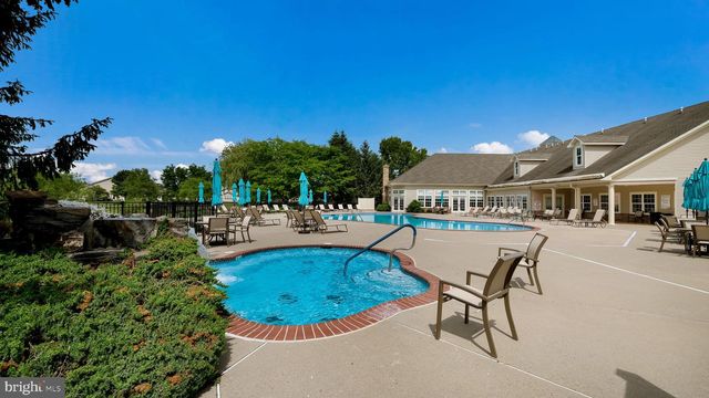 26 SHADY BROOK DR, Langhorne, PA 19047