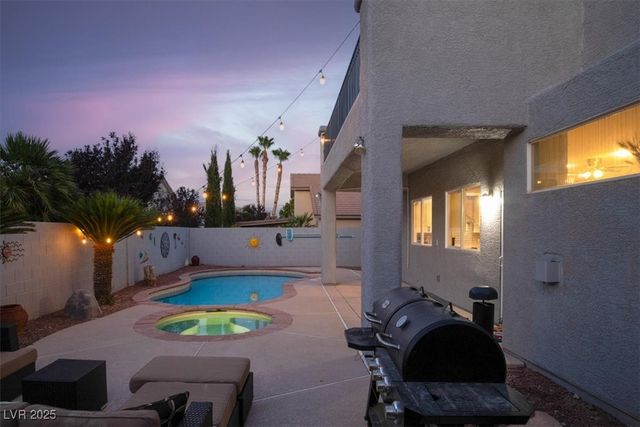 7816 Red Leaf Drive, Las Vegas, NV 89131