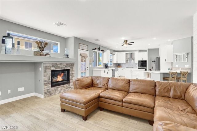 7816 Red Leaf Drive, Las Vegas, NV 89131