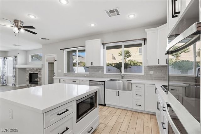 7816 Red Leaf Drive, Las Vegas, NV 89131