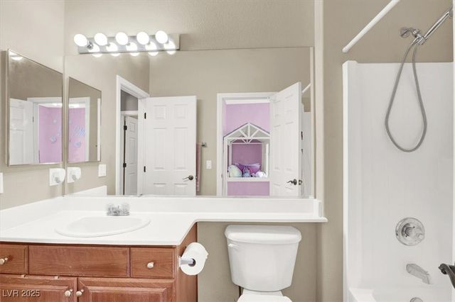 7816 Red Leaf Drive, Las Vegas, NV 89131