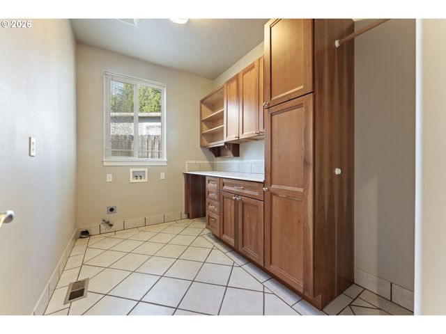 2708 QUINCE St, Albany, OR 97321