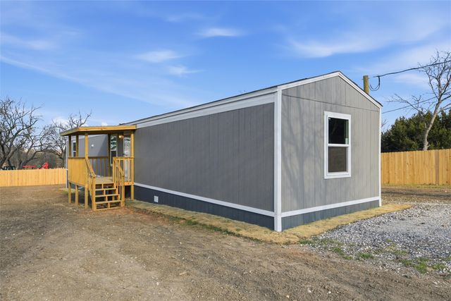 618 E 6th Street B, Blum, TX 76627