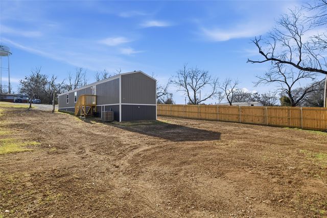 618 E 6th Street B, Blum, TX 76627