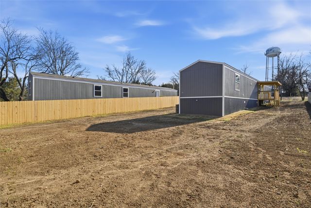 618 E 6th Street B, Blum, TX 76627