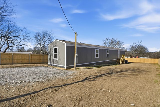 618 E 6th Street B, Blum, TX 76627