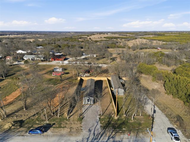 618 E 6th Street B, Blum, TX 76627