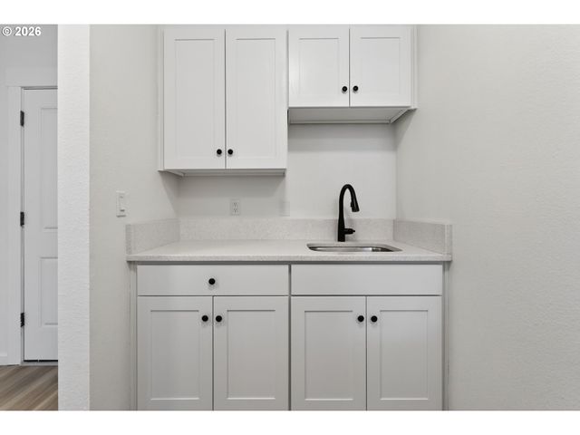 708 N KILLINGSWORTH St 5, Portland, OR 97217