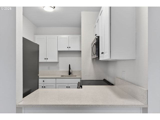 708 N KILLINGSWORTH St 5, Portland, OR 97217