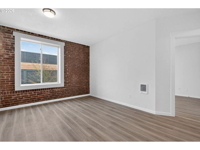 708 N KILLINGSWORTH St 5, Portland, OR 97217