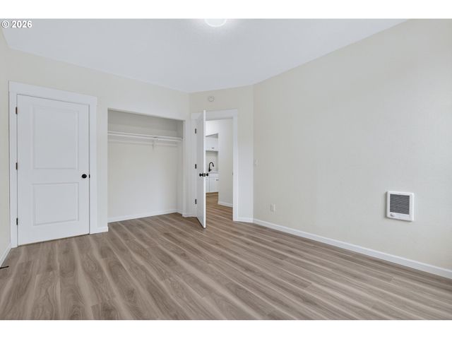 708 N KILLINGSWORTH St 5, Portland, OR 97217