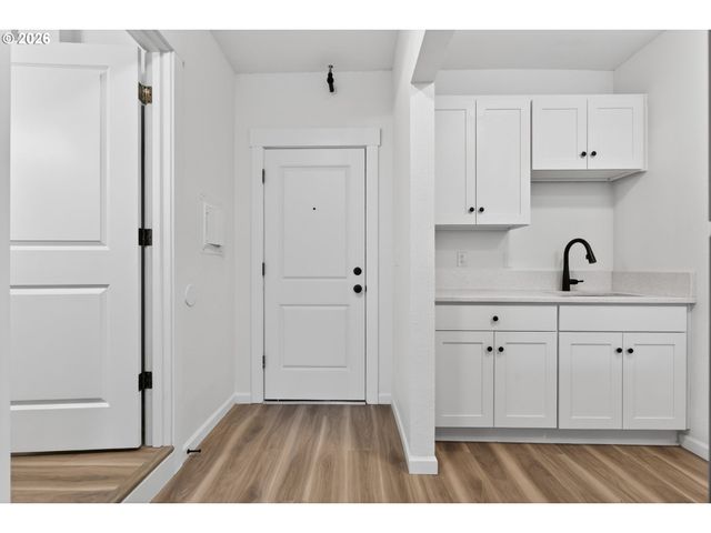 708 N KILLINGSWORTH St 5, Portland, OR 97217