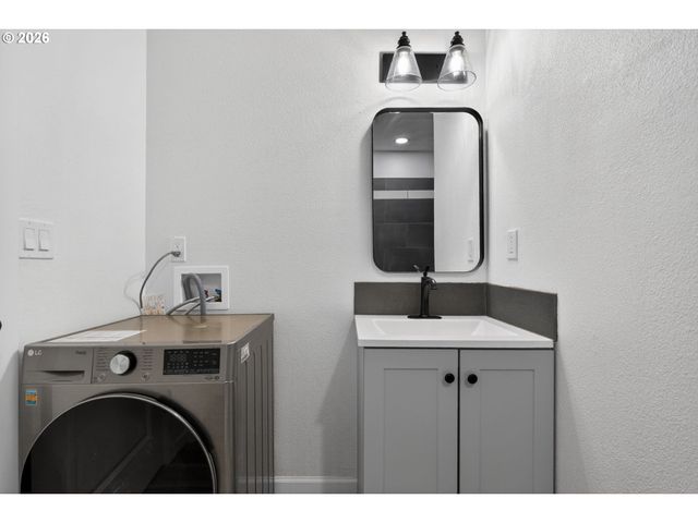 708 N KILLINGSWORTH St 5, Portland, OR 97217