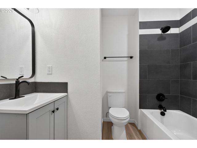 708 N KILLINGSWORTH St 5, Portland, OR 97217