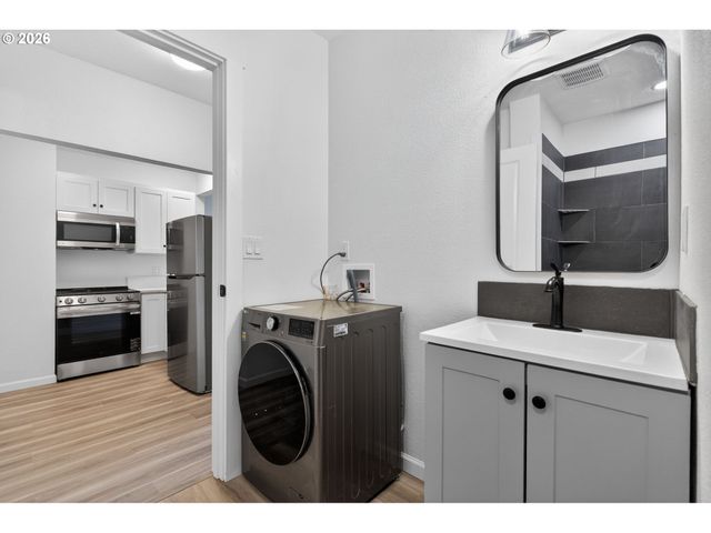 708 N KILLINGSWORTH St 5, Portland, OR 97217