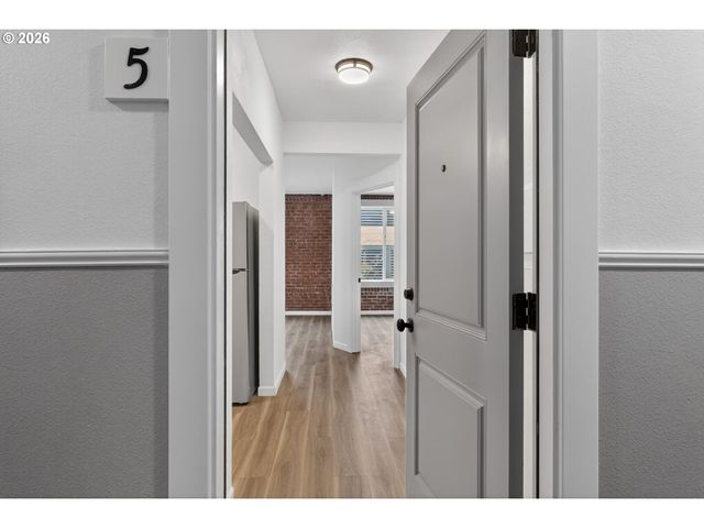 708 N KILLINGSWORTH St 5, Portland, OR 97217