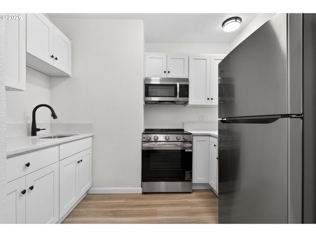 708 N KILLINGSWORTH St 5, Portland, OR 97217