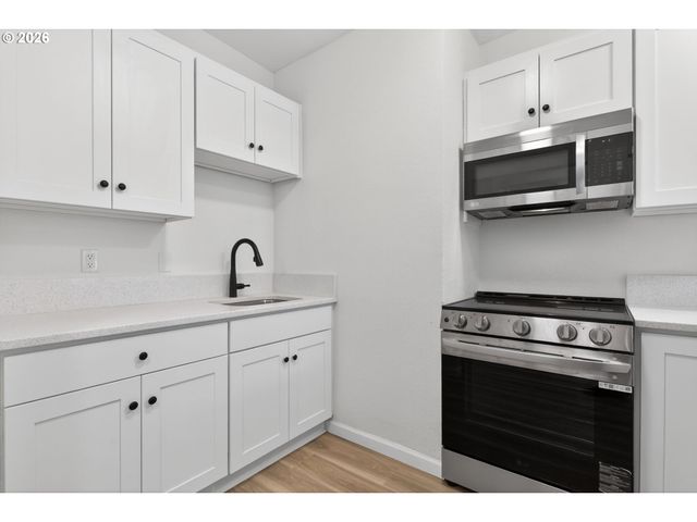 708 N KILLINGSWORTH St 5, Portland, OR 97217