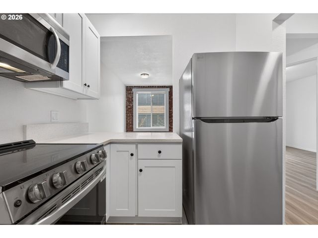 708 N KILLINGSWORTH St 5, Portland, OR 97217