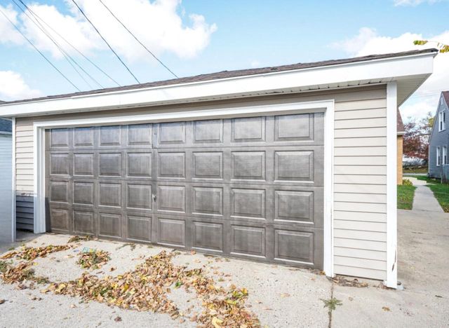 5613 W congress STREET W, Milwaukee, WI 53218