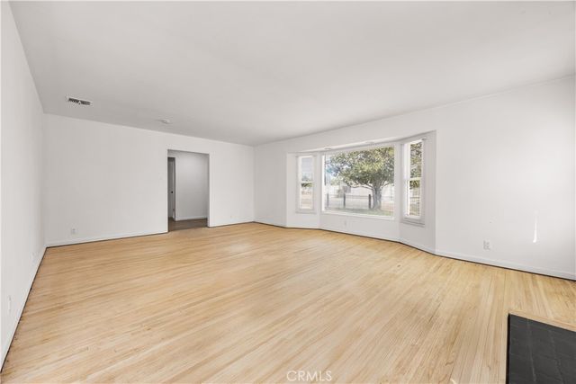135 A, Bakersfield, CA 93304