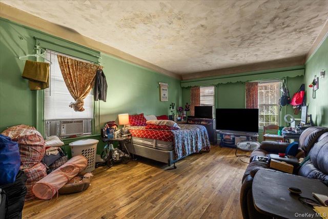849 E 219th Street, Bronx, NY 10467