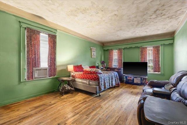 849 E 219th Street, Bronx, NY 10467